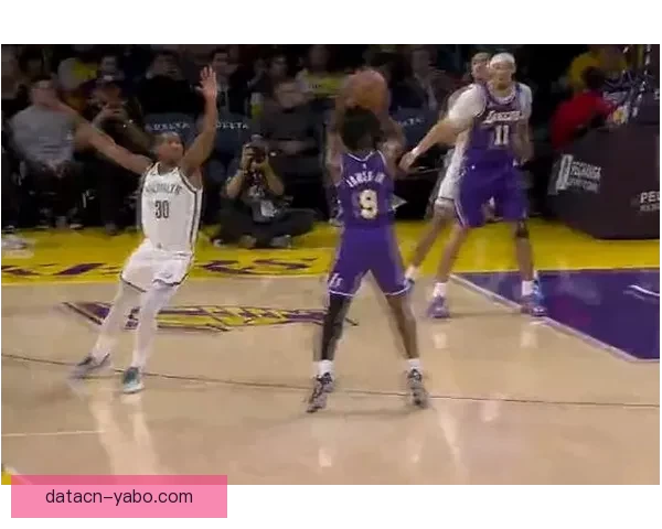NBA历史首例父子同场助攻 布朗尼接詹姆斯传球命中三分